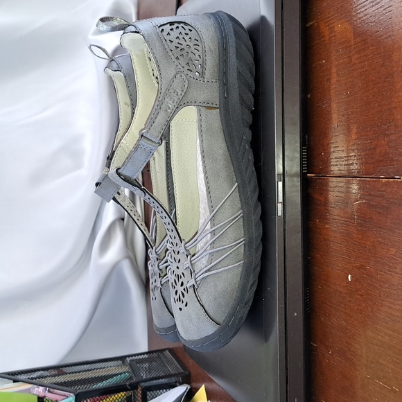 Women's Gray T-Strap Shoes JBD Memory Foam By Jambu size 9W - Picture 2 of 9